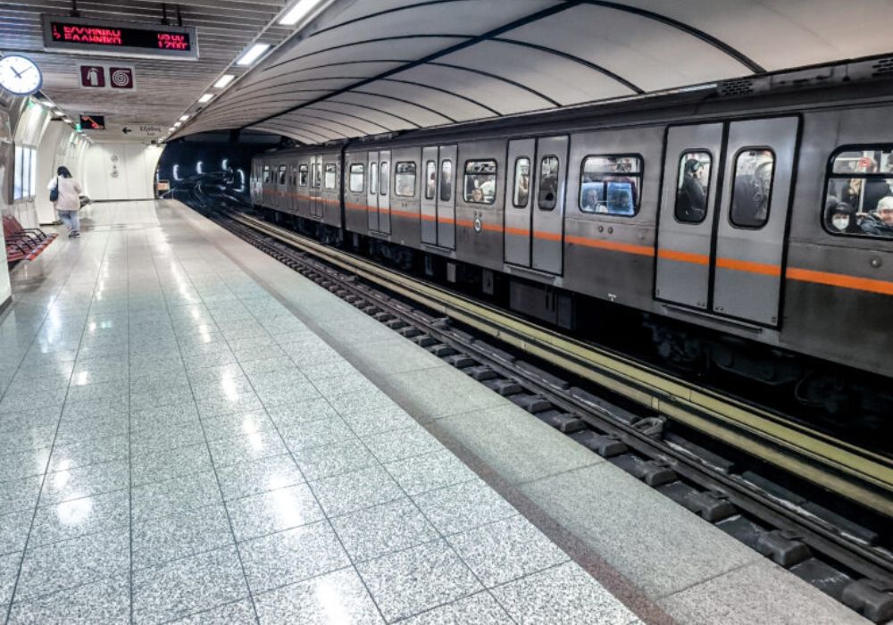 Με εντολή ΕΛΑΣ: Κλείνουν στις 15:30 οι σταθμοί μετρό Κορυδαλλός και Μανιάτικα