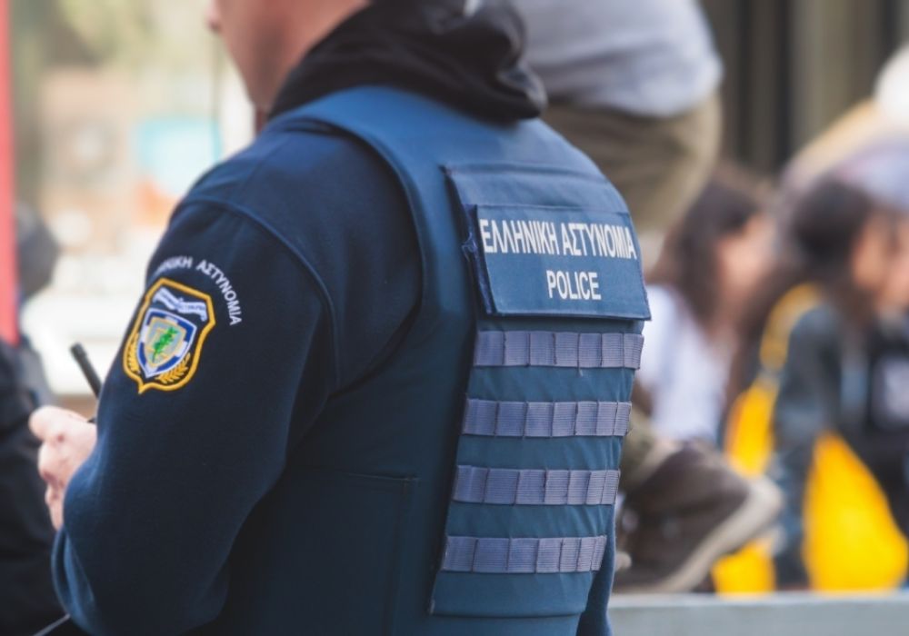 Σοκ στην Ελλάδα: Το FBI συνέλαβε 42χρονο που βίαζε και διακινούσε γυναίκες στο dark web