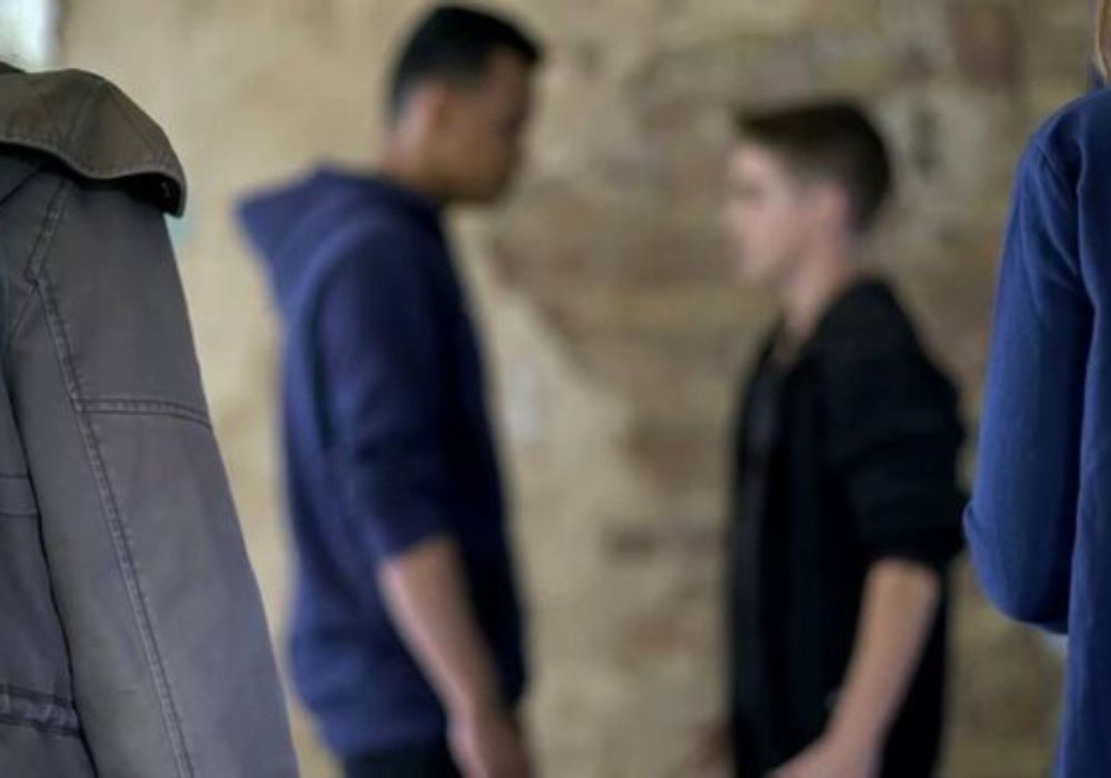 Θεσσαλονίκη: Ανήλικοι επιτέθηκαν σε 15χρονο με σουγιά και τον κατέγραφαν με κινητό