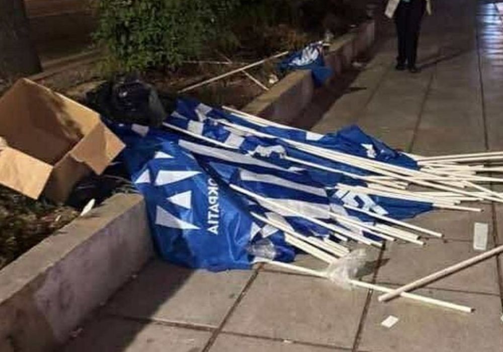 Πέταξαν τις σημαίες, κράτησαν μόνο τα χειροκροτήματα!
