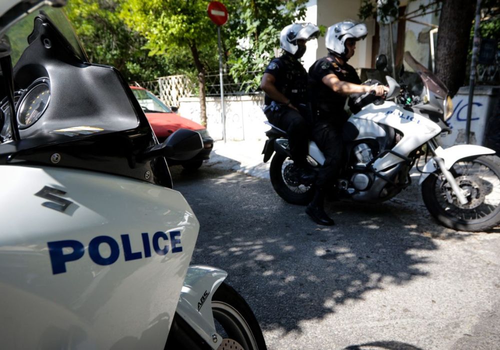 Γλυφάδα: Οικιακή Βοηθός Ρίχνει Υπνωτικό και Κλέβει Τρία Κινητά και 300€!