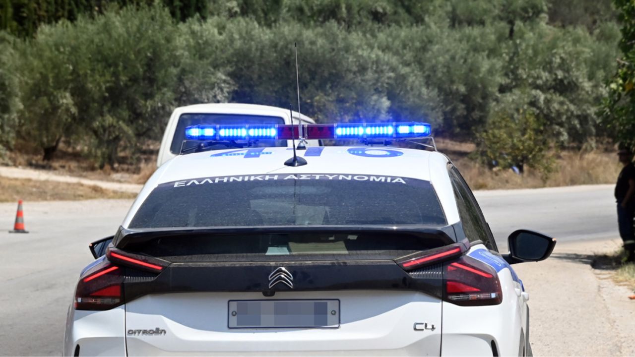 26χρονος με κλεμμένο μηχανάκι, σφαίρες και παράνομη εκτροφή σε μαντρί – Η αστυνομία τον συνέλαβε
