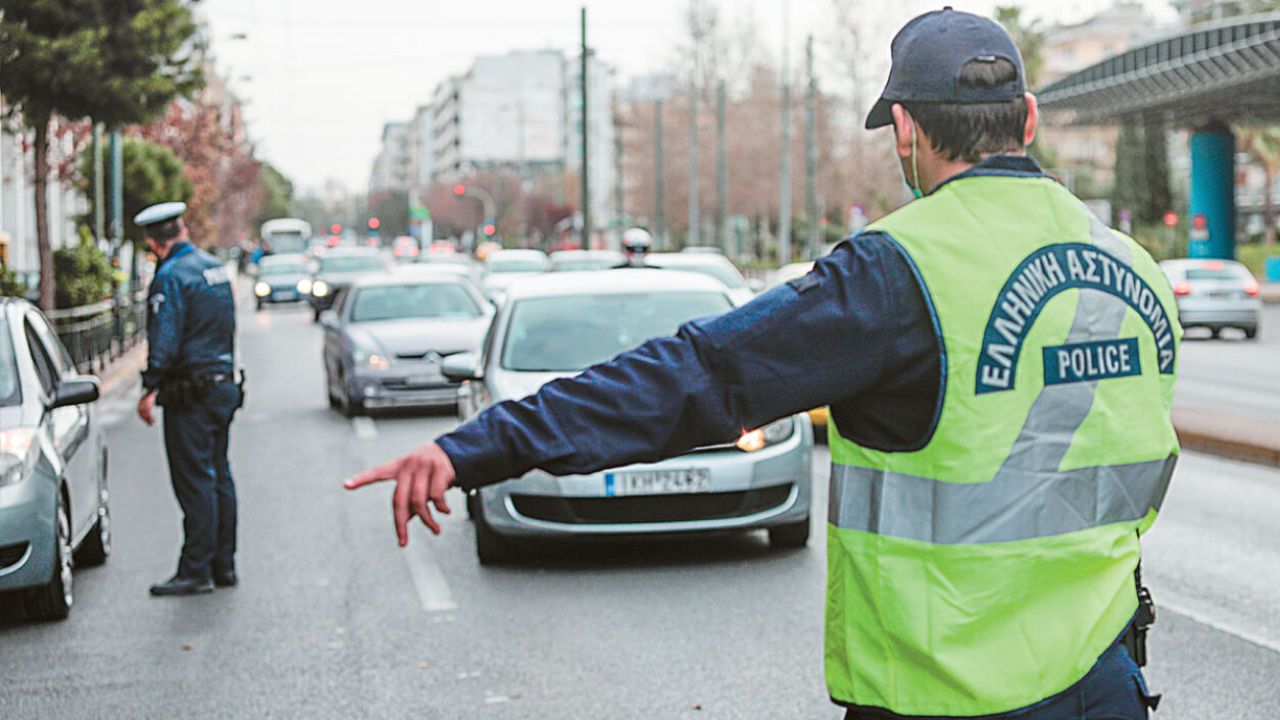 Κίνηση στους δρόμους και τεχνολογία: Τεχνητή νοημοσύνη, νέα πρόστιμα και ρεκόρ 7 ετών σε μείωση θανατηφόρων τροχαίων