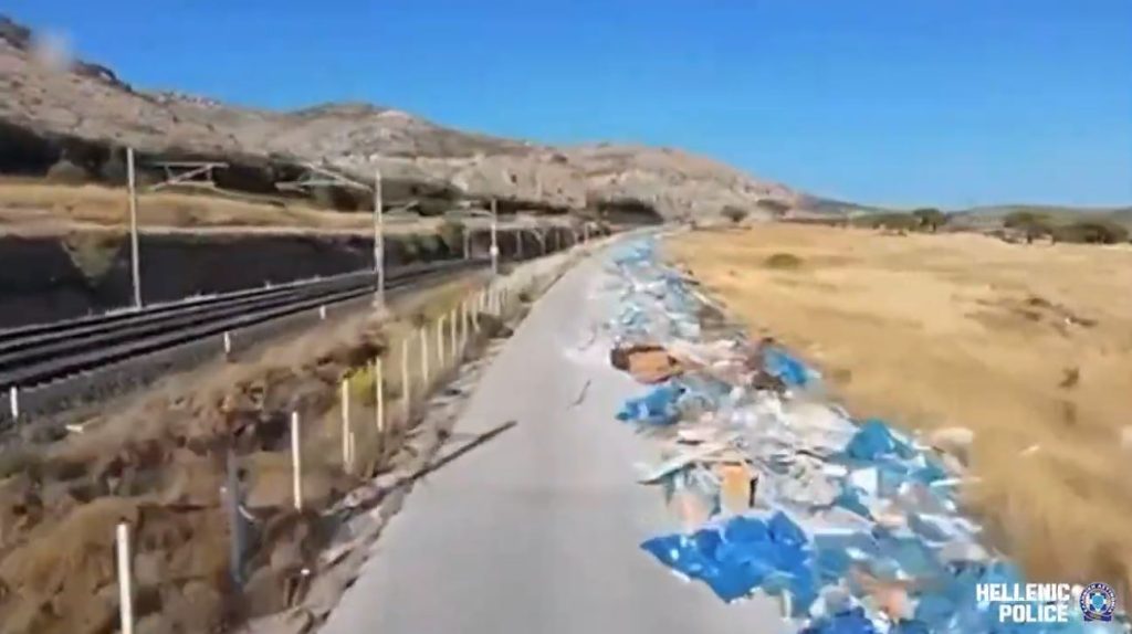 «Γέμισαν» με «μπάζα» ολόκληρο δρόμο σε οικισμό του Ασπρόπυργου – Δύο συλλήψεις (ΒΙΝΤΕΟ)