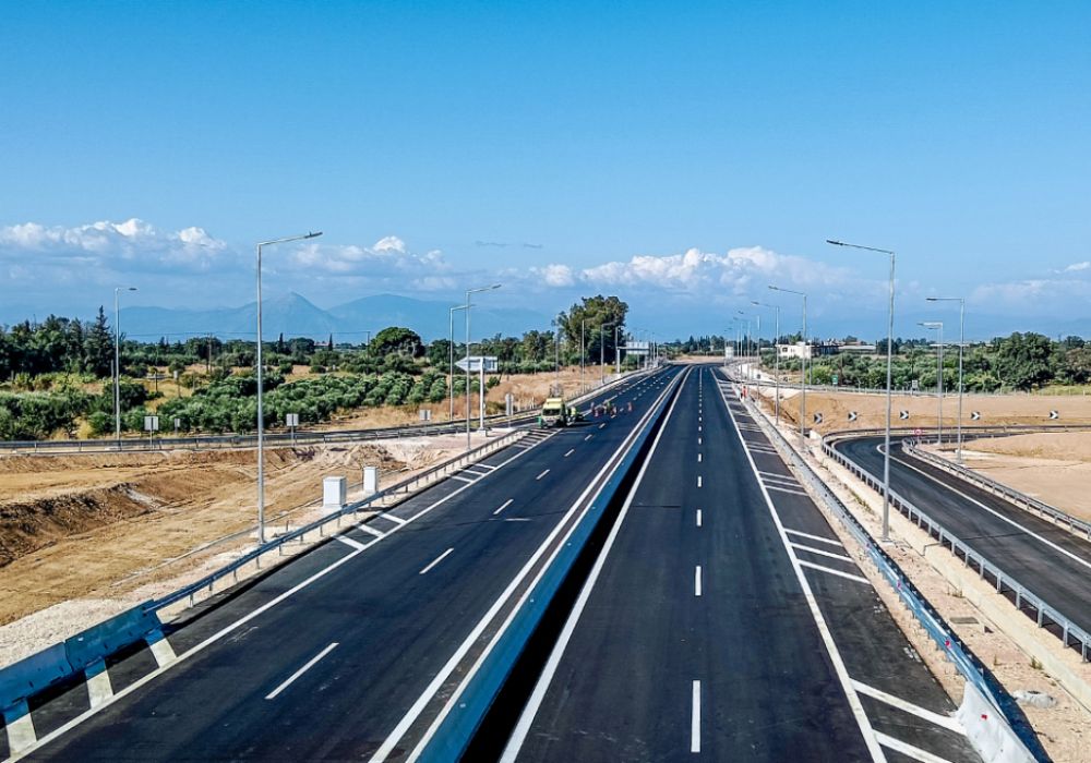 Ένοπλη επίθεση στον δρόμο Πατρών – Πύργου: Οδηγός ΙΧ πυροβόλησε εκσκαφέα!Ένοπλη επίθεση στον δρόμο Πατρών – Πύργου: Οδηγός ΙΧ πυροβόλησε εκσκαφέα!