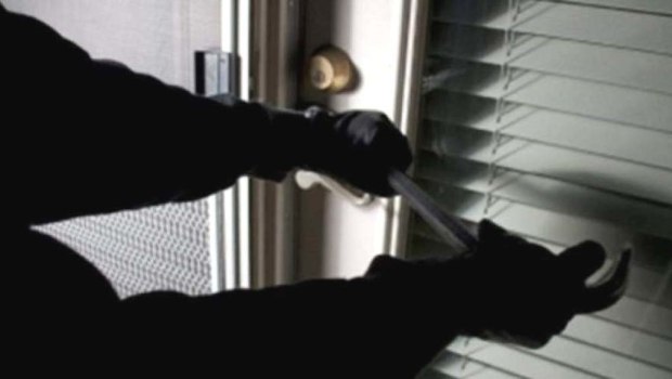 Διαρρήκτες έκαναν «φύλλο και φτερό» σπίτι στο Παγκράτι – Εκλεψαν μέχρι και….αλουμινόχαρτο!