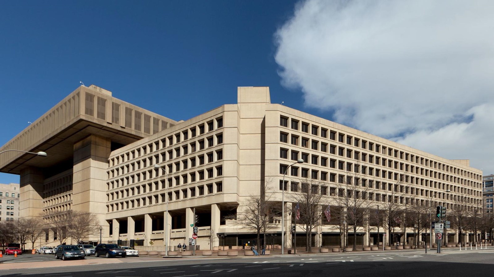 FBI απομακρύνει υπαλλήλους που συμμετείχαν σε διαδηλώσεις Φλόιντ!