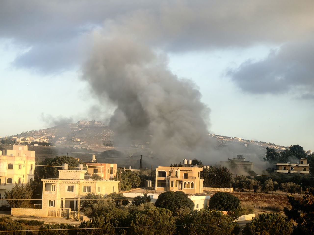 ΕΚΤΑΚΤΟ: Το Ισραήλ βομβαρδίζει στόχους της Χεζμπολάχ στον νότιο Λίβανο! [ΒΙΝΤΕΟ]