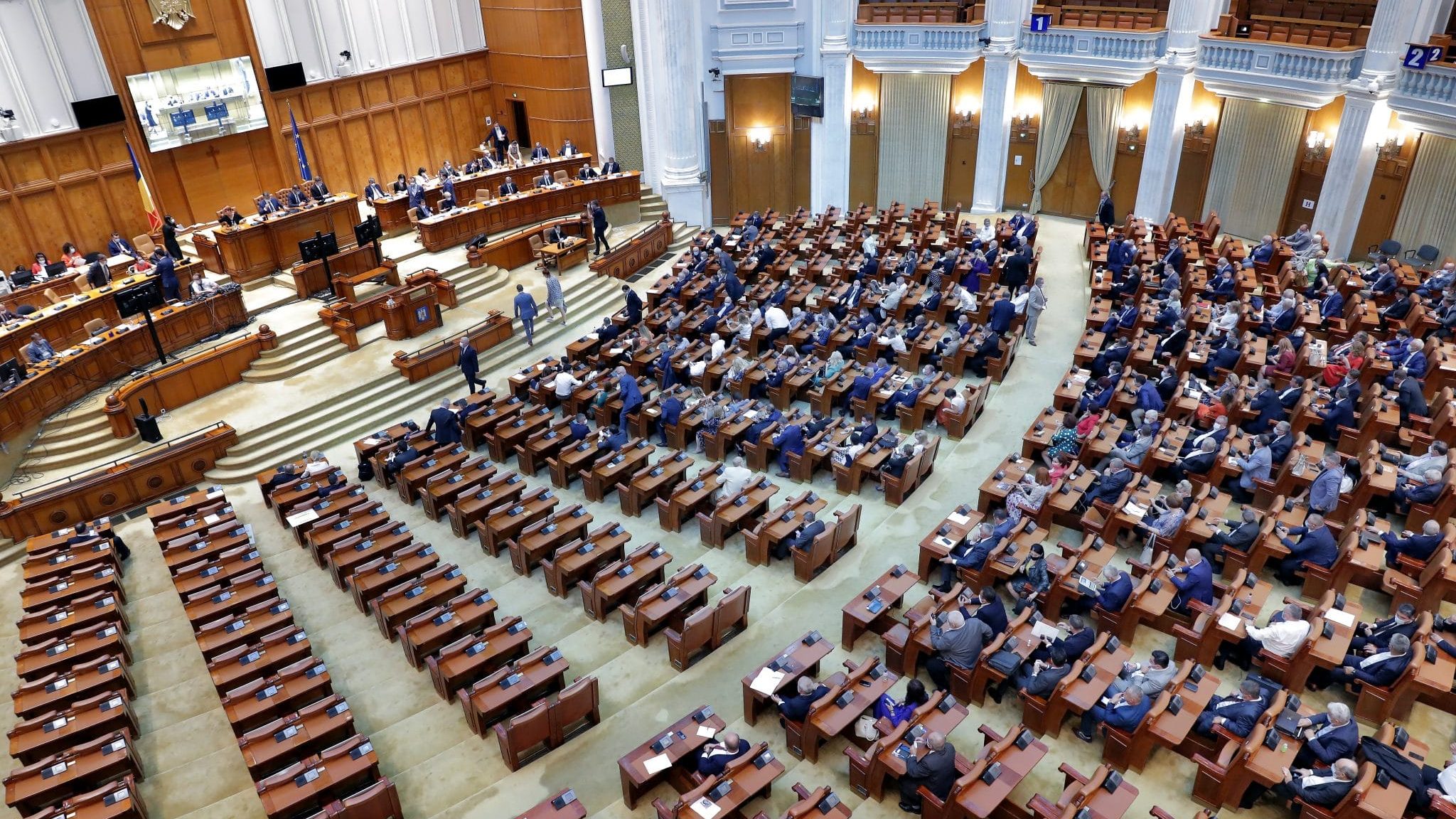 Η ρουμανική κυβέρνηση συνασπισμού επιβιώνει από «πολλαπλές ψηφοφορίες δυσπιστίας»