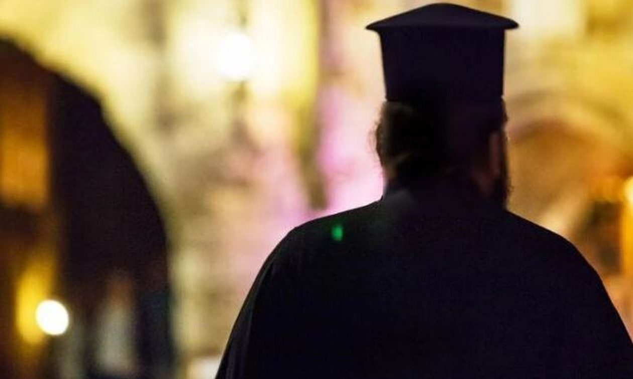 Iερέας – αστυνομικός περιμένει δέκα μήνες για την «απόσπαση» για να δει τα ανήλικα παιδιά του