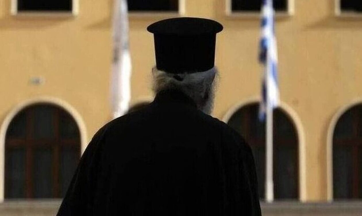 Ιερέας συνελήφθη για εμπρησμό από πρόθεση στο Μαρκόπουλο