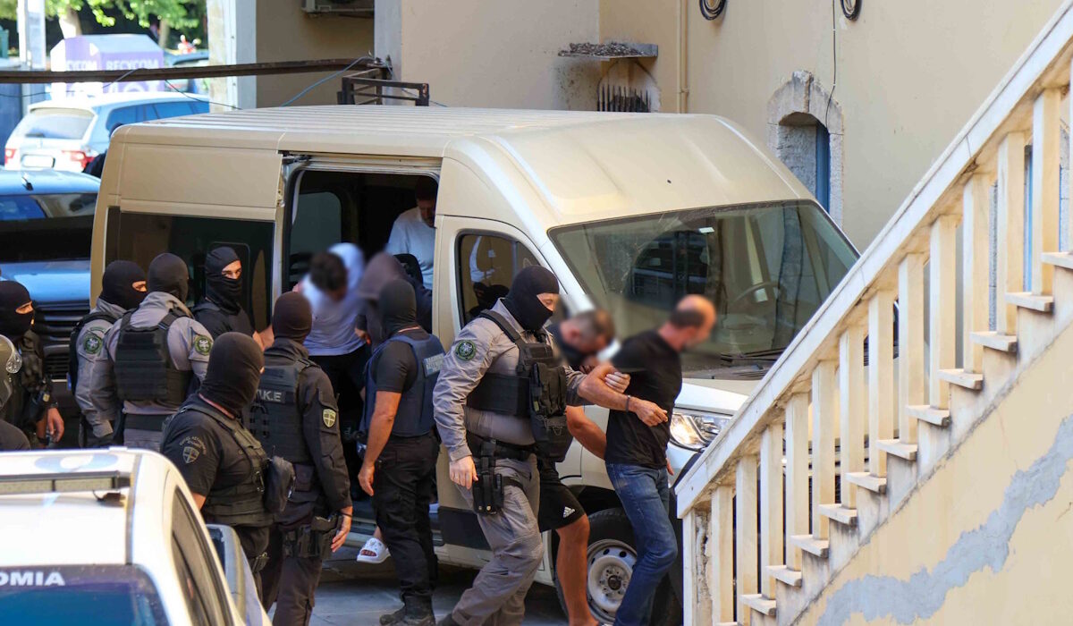 Κρητική Μαφία: Ελεύθεροι οι 2 ξενοδόχοι για τα ναρκωτικά – Στον ανακριτή την Τρίτη για τα στρέμματα της Μονής