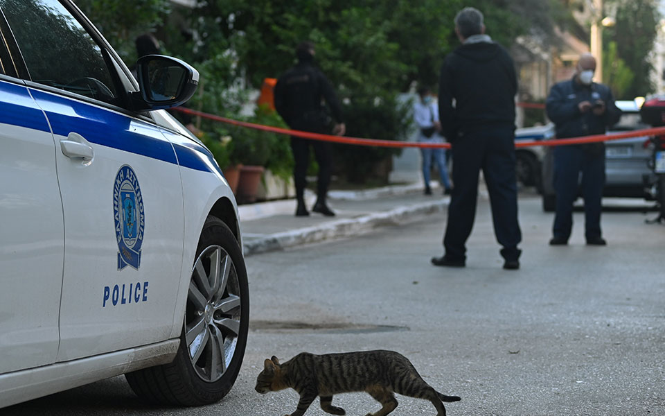 Ένοπλη ληστεία σε περίπτερο – «Απείλησαν» τον υπάλληλο με κατσαβίδι και όπλο και άρπαξαν μετρητά