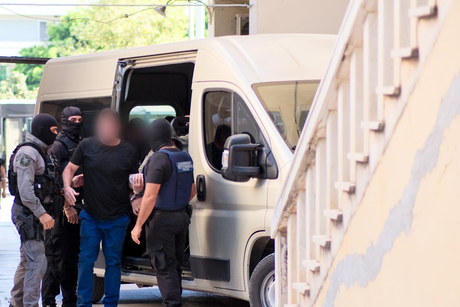Μαφία της Κρήτης: Πάτο δεν έχει το πηγάδι – Στόχευαν και τις περιουσίες ηλικιωμένων μέσω «κληρικών»