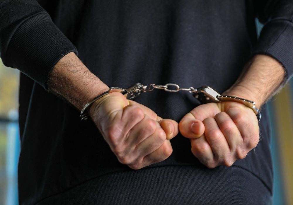 Εξάρχεια: Συνελήφθησαν οι γιοι πρώην υπουργού με πτυσσόμενα γκλομπ