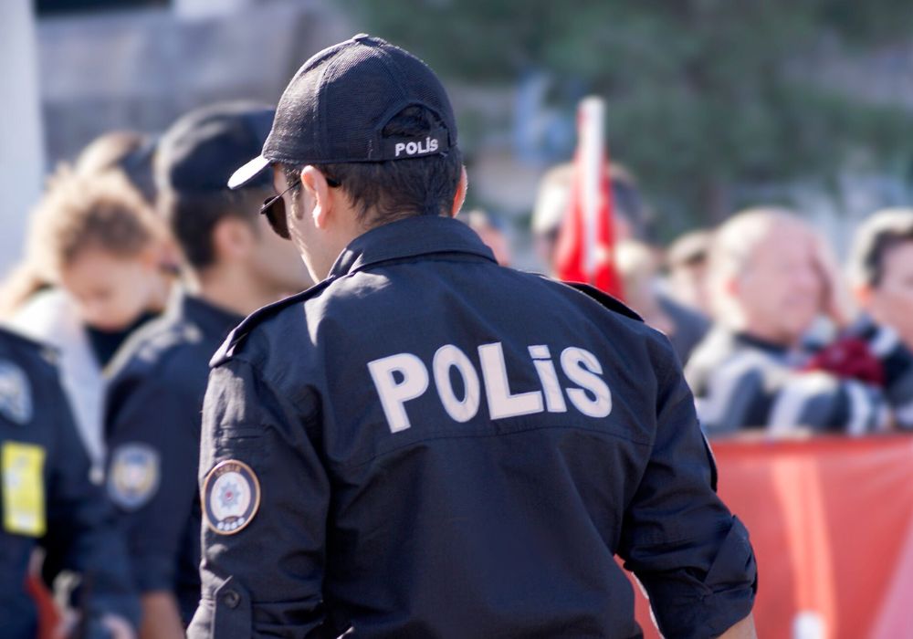 Σμύρνη: Επίθεση σε αστυνομικό τμήμα – Νεκροί δύο αστυνομικοί
