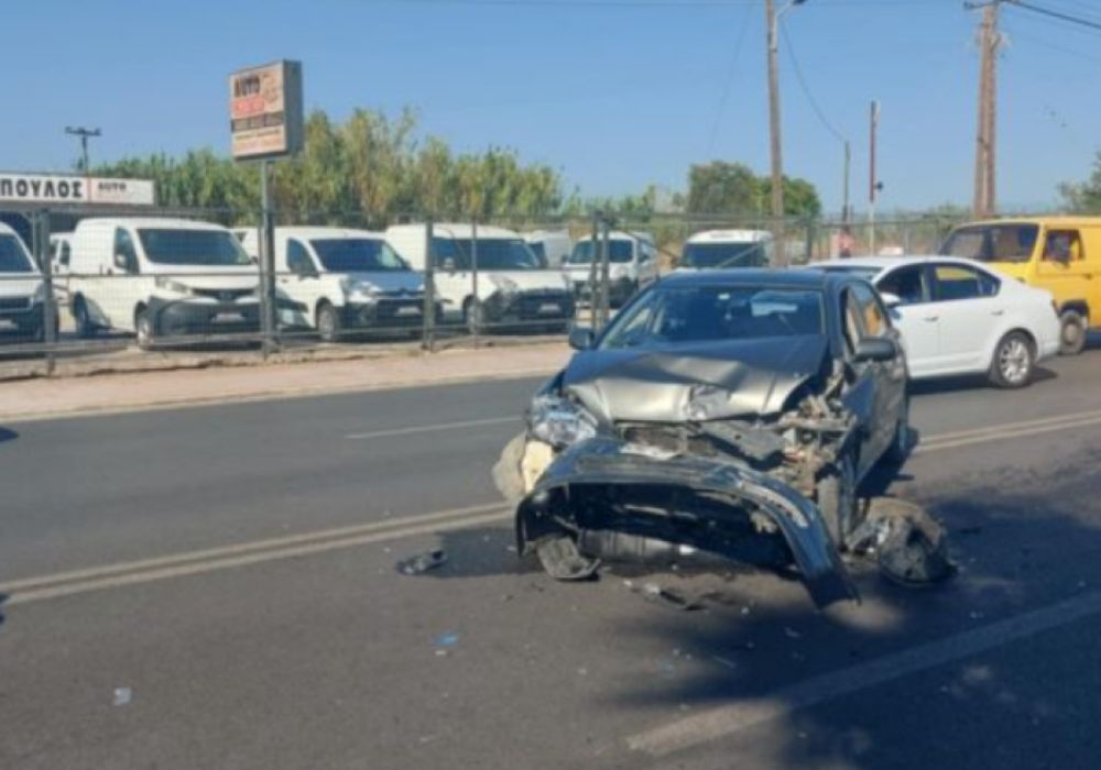 Σοβαρό τροχαίο στην Καλαμάτα: Ηλικιωμένος τραυματίστηκε βαριά μετά από αναστροφή και σύγκρουση με άλλο όχημα