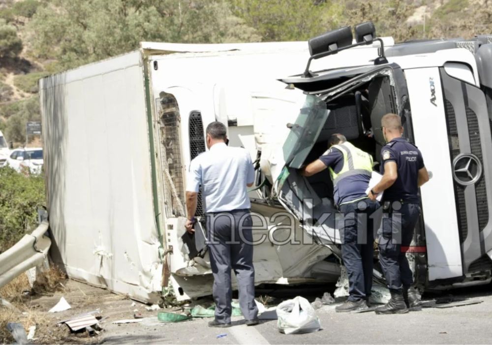Τραγωδία στον ΒΟΑΚ: 25χρονος εγκλωβίστηκε σε ανατραπέν φορτηγό