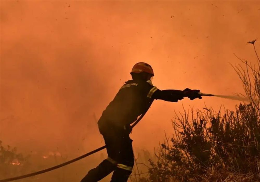Πετρωτό Φθιώτιδας: Η φωτιά υπό έλεγχο – Μάχη με τις φλόγες από ισχυρές δυνάμεις