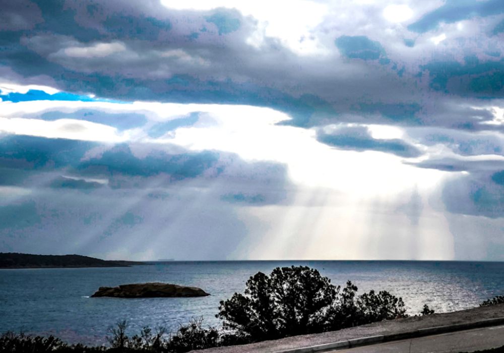 Ηλιοφάνεια με σύννεφα σήμερα – Βροχές σε ποιες περιοχές