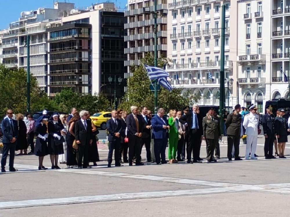 «ΝΤΡΟΠΗ»: «Έφυγαν» οι πολιτικοί από την τελετή μνήμης για τους μάρτυρες της Μικράς Ασίας, αφού φωτογραφήθηκαν – Εξαίρεση ο εκπρόσωπος της Ελληνικής Λύσης