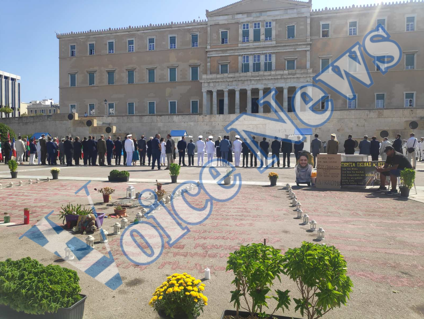 Τέμπη: Ο πατέρας του Ντένις Ρούτσι σε ΑΠΕΡΓΙΑ ΠΕΙΝΑΣ και ΔΙΨΑΣ μπροστά από τη Βουλή! [ΕΙΚΟΝΕΣ]