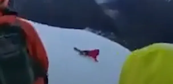 Τραγωδία για μια selfie: Δείτε ΕΔΩ το σοκαριστικό ΒΙΝΤΕΟ που καταγράφει το γεγονός!