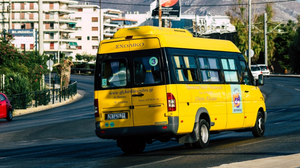 Μπλόκα και σαρωτικοί έλεγχοι στα σχολικά λεωφορεία της Αθήνας – Πρόστιμα εκατοντάδων ευρώ με το «καλημέρα»