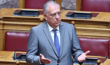 Μας ζητούν να πανηγυρίσουμε για την ακρίβεια – Ο Θεοδωρικάκος ανακάλυψε «ευλογία» στις τιμές επειδή έχουμε… τουρίστες
