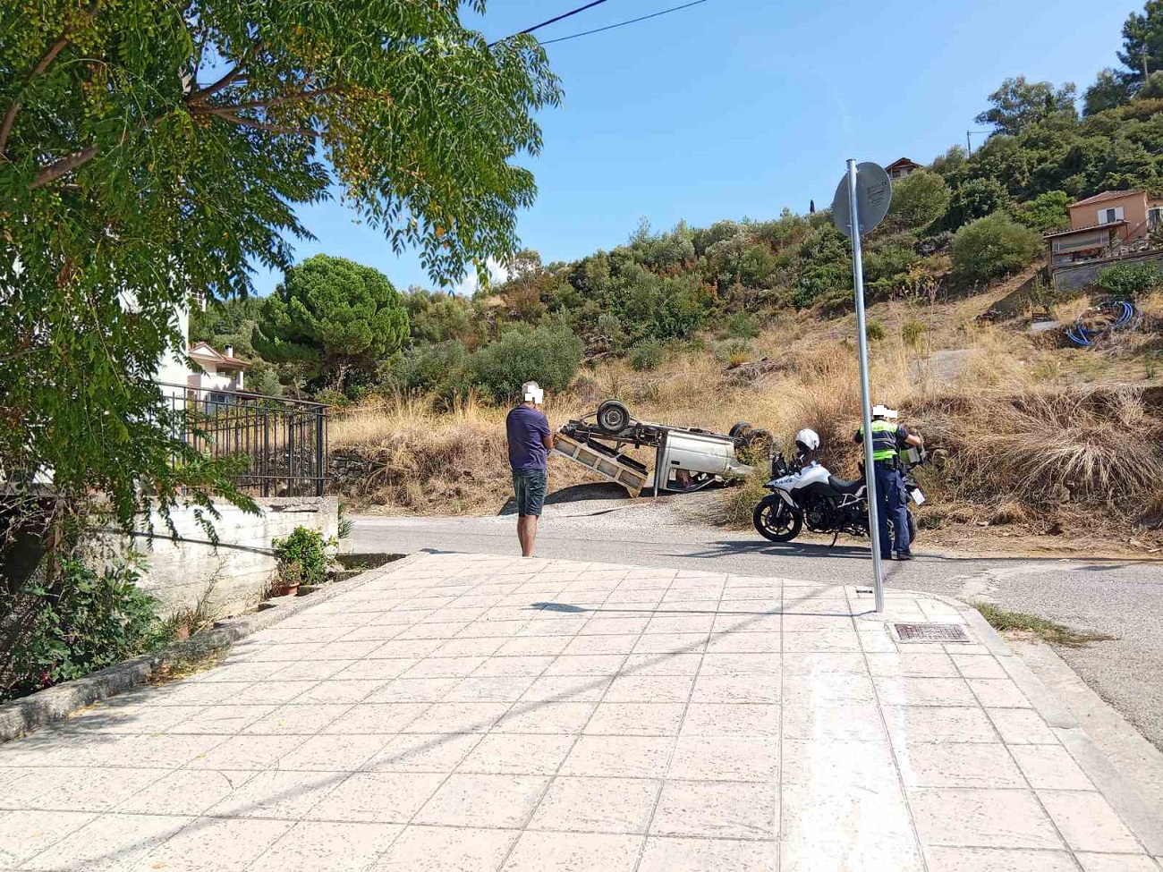 Αγρίνιο – «Τούμπαρε» αγροτικό – «Απεγκλωβίστηκε» οδηγός