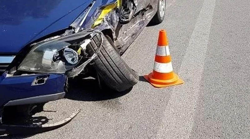 «Σφοδρή» σύγκρουση μηχανής με ΙΧ – «Σοβαρός» τραυματισμός