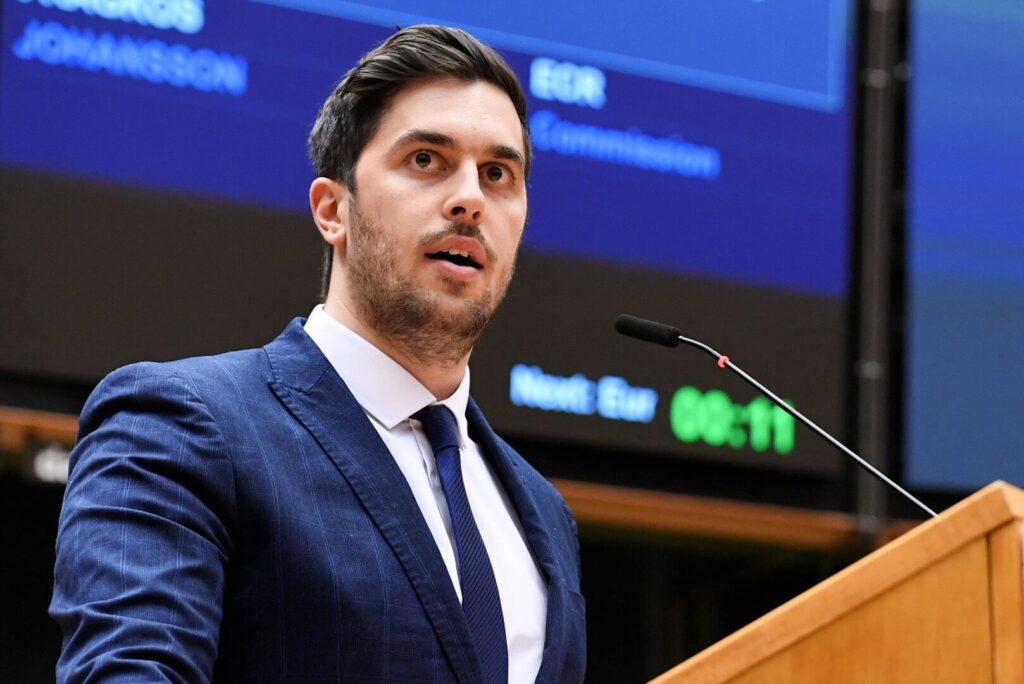 Εμμανουήλ Φράγκος – Θέλουν να κάνουν τα μωρά «ΕΜΠΟΡΕΥΜΑ»