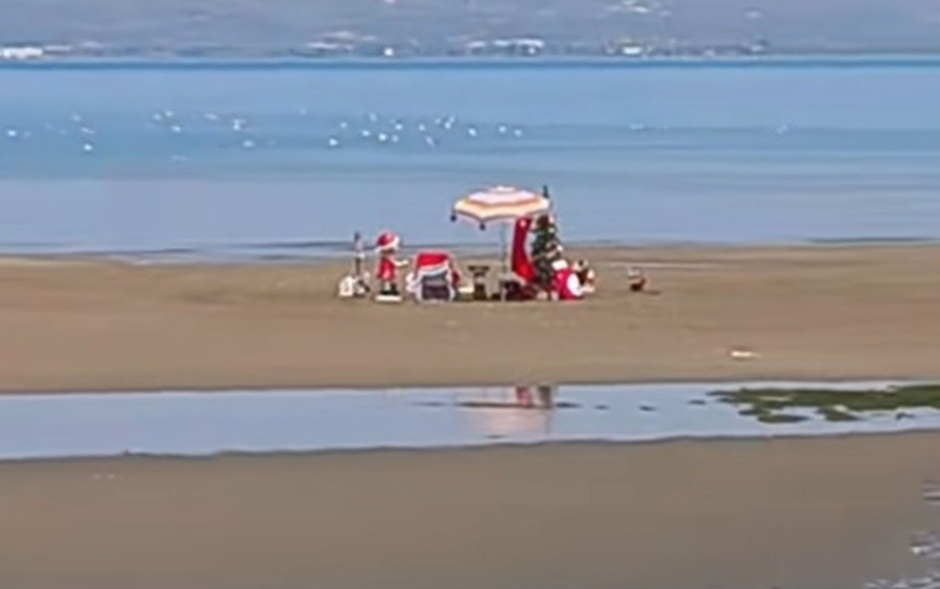 Άγιος Βασίλης… μεσοκαλόκαιρο στη Χαλκίδα – Viral βίντεο