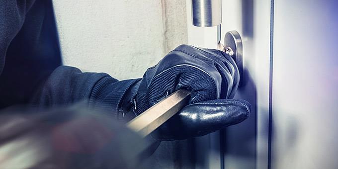 Φρίκη στην Αρκαδία – Διαρρήκτες έδεσαν και βασάνιζαν ηλικιωμένο για μιάμιση ώρα!