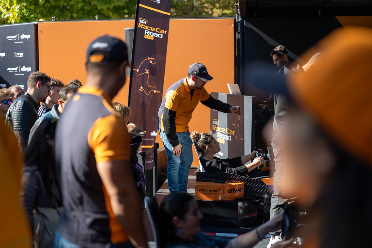 Η απόλυτη εμπειρία Formula 1 στην Πάτρα αυτή την Κυριακή – Η πλατεία Τριών Συμμάχων φιλοξενεί το showcar της McLaren F1 Team και προσομοιωτές F1 που ανεβάζουν την αδρεναλίνη στα ύψη