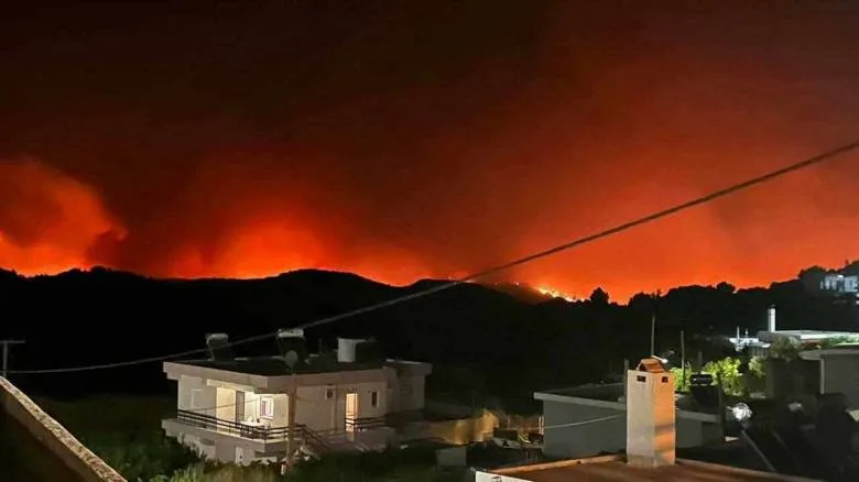 Ρόδος: Οι πραγματογνωμοσύνες για τη μεγάλη φωτιά του 2023 φέρνουν στο φως παραλείψεις και θεσμικά κενά