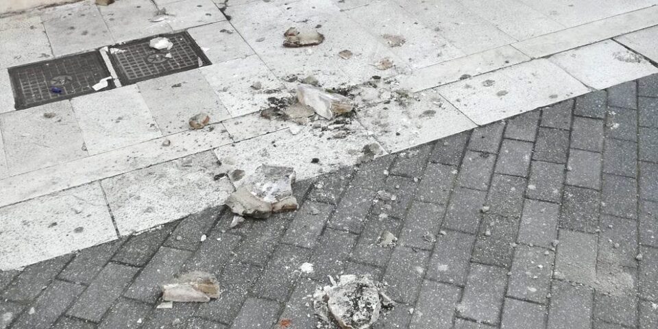Σοβάδες πέφτουν ξανά στην Πάτρα – Δεύτερο περιστατικό σήμερα