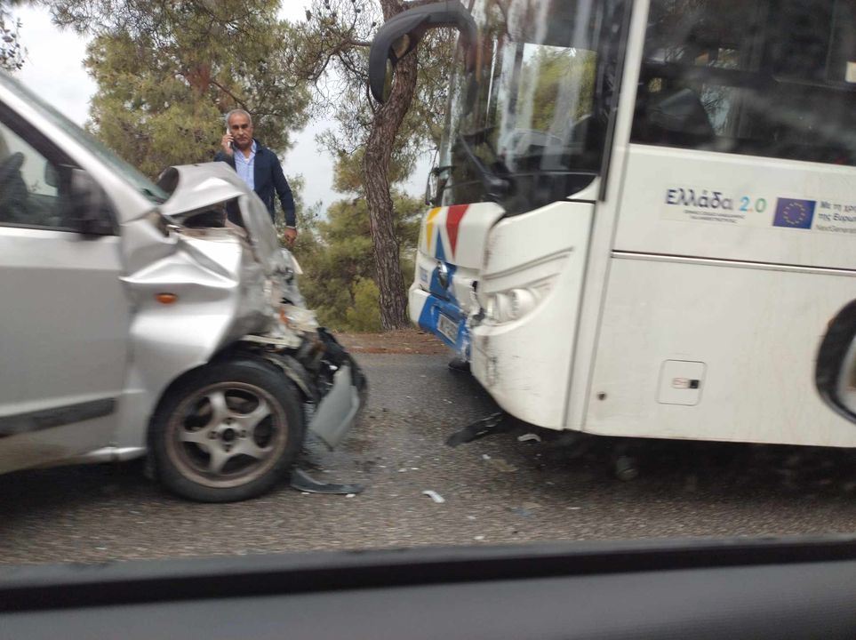 Θεσσαλονίκη – Σύγκρουση ΙΧ με αστικό λεωφορείο