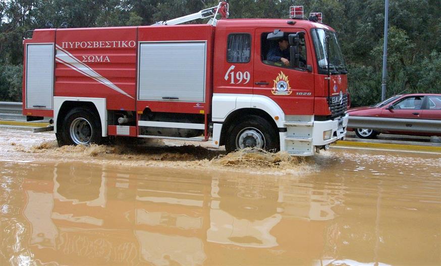 Δεκάδες κλήσεις δέχτηκε το Κέντρο Επιχειρήσεων της Πυροσβεστικής λόγω της κακοκαιρίας