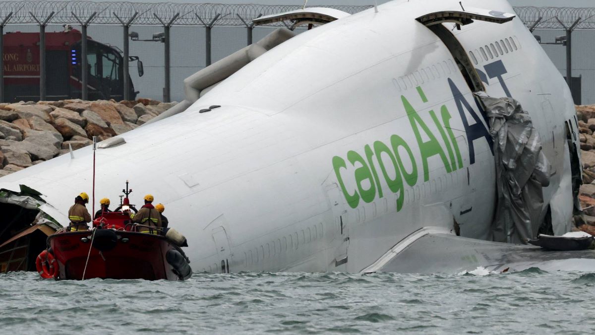 Αεροπορική τραγωδία με δύο νεκρούς – Boeing 747 κατέληξε στη θάλασσα μετά την προσγείωση