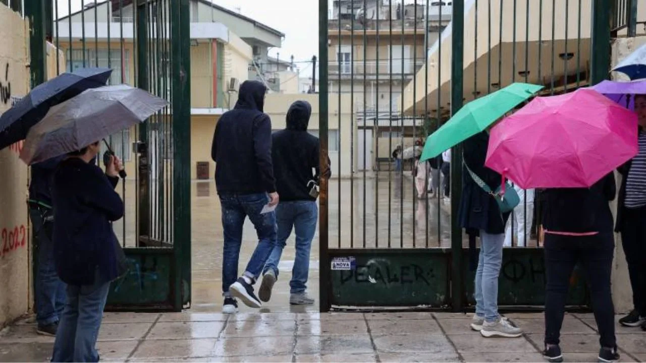 Σοκ στην Κάτω Αχαΐα: Μαθητής με σουγιά σε σχολείο – συλληφθεί και ο 18χρονος που τον προμήθευσε
