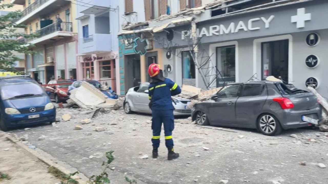 Κατέρρευσαν μπαλκόνια σε πολυκατοικία στο Λαύριο – Από θαύμα δεν υπήρξαν τραυματισμοί!