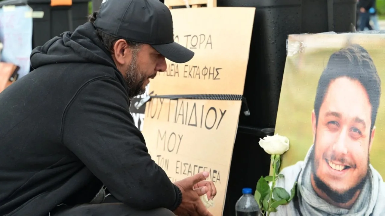 Αναβλήθηκε η εκταφή του γιου του Πάνου Ρούτσι – Τι προβλέπει η προανακριτική διαδικασία