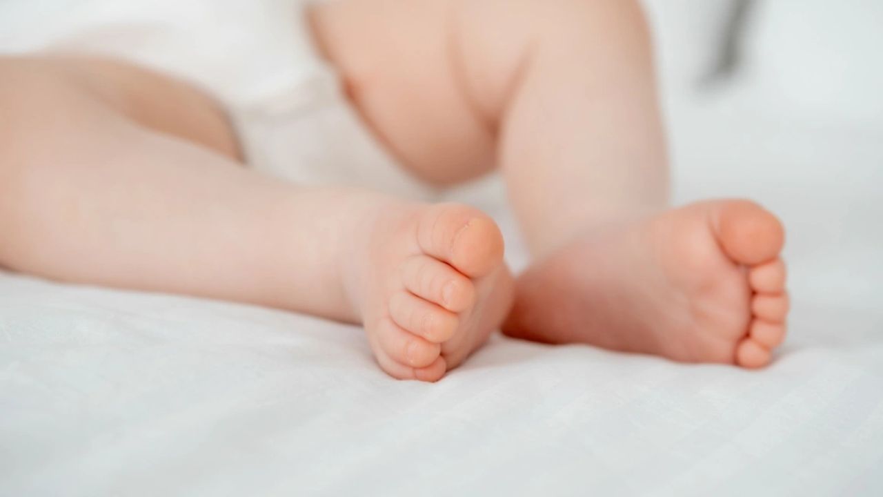 Θαύμα στην Χαλκίδα: Γυναίκα φέρνει στον κόσμο μωρό λίγα μέτρα πριν τα επείγοντα!