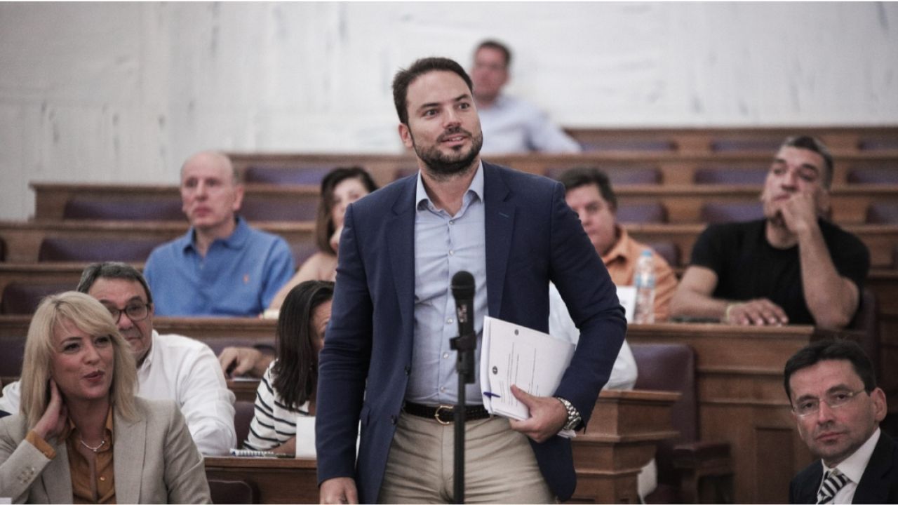 Γλυφάδα: Άρπαξαν το πορτοφόλι του αντιπεριφερειάρχη μέσα απ’ το σακάκι του!