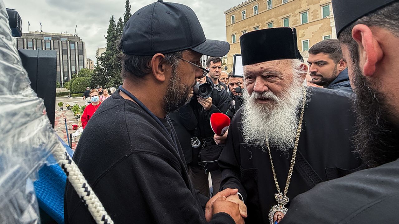 Σύνταγμα: Ο Αρχιεπίσκοπος Ιερώνυμος επισκέφθηκε τον Πάνο Ρούτσι – φωτογραφίες