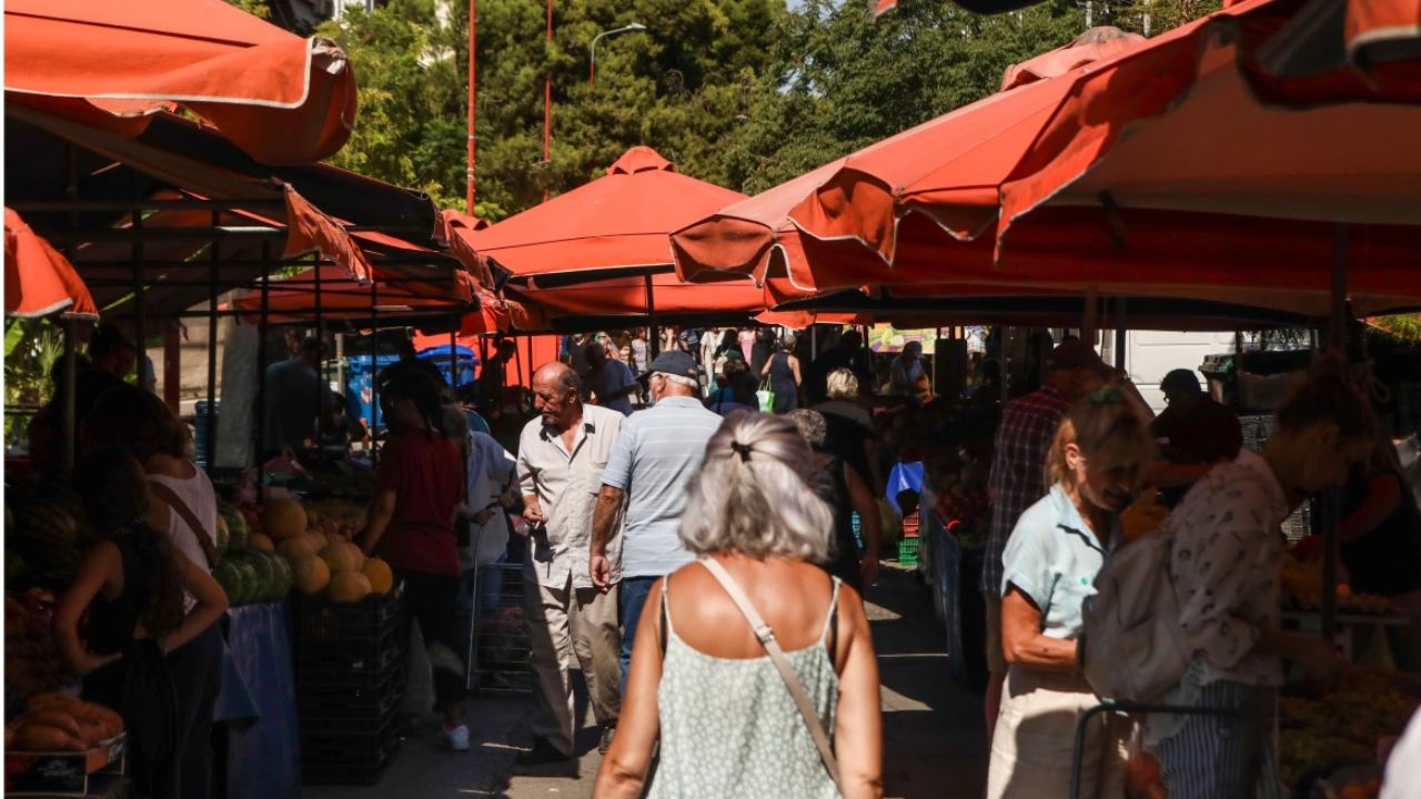 Ηράκλειο: Νεαρή δέχθηκε σεξουαλική επίθεση σε λαϊκή – Πατέρας επιχείρησε να αμυνθεί στον δράστη