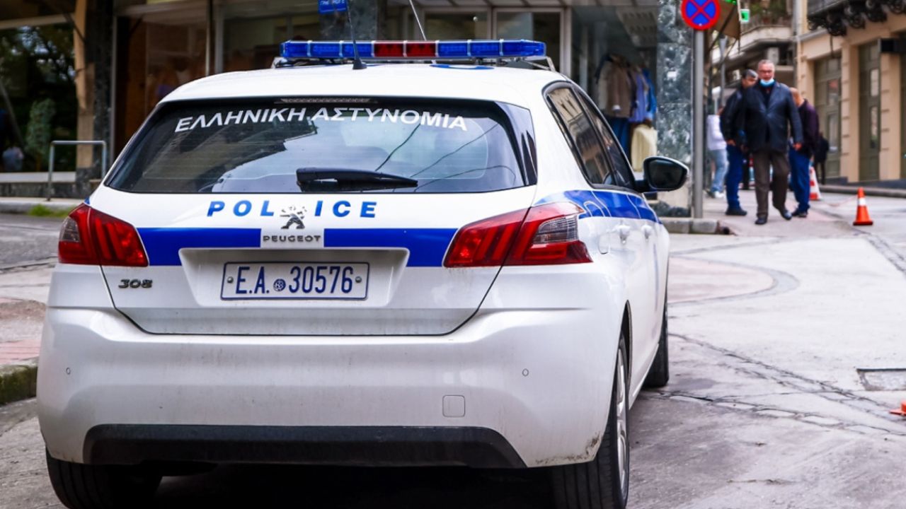 Ζάκυνθος: 39χρονος έπεσε στα χέρια της αστυνομίας για ναρκωτικά και όπλα – Αντιστάθηκε στη σύλληψη