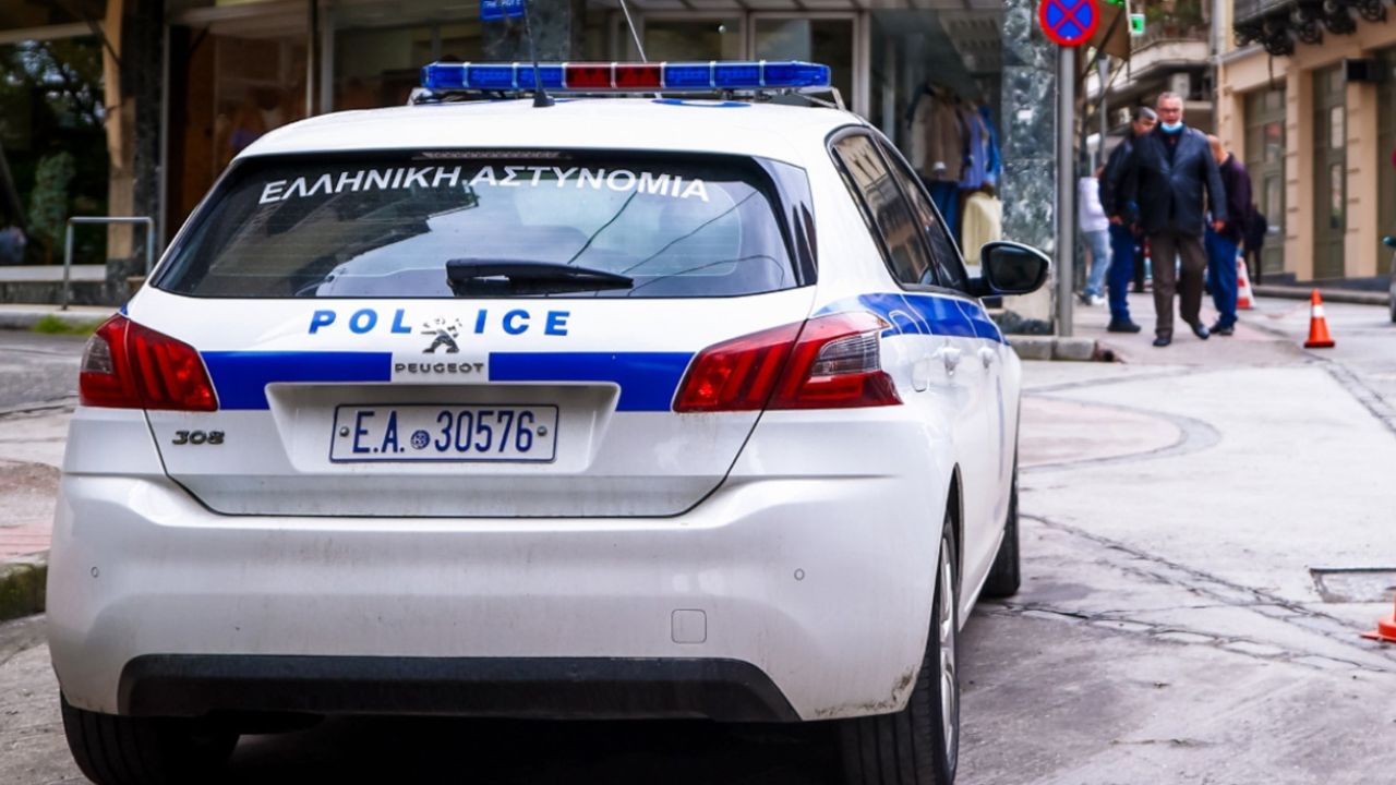Πέντε συλλήψεις για την αιματηρή συμπλοκή στην Περαία – Με χειροπέδες και ο 20χρονος που μαχαιρώθηκε