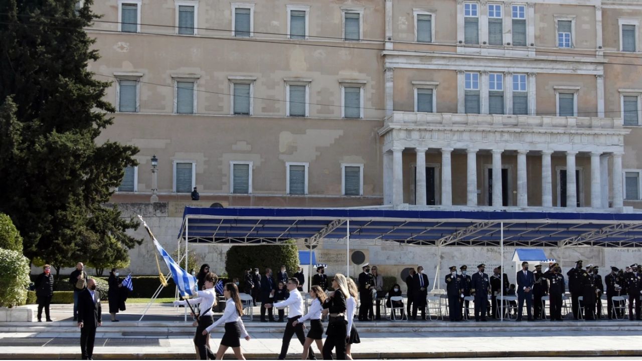 Παρελάσεις 28ης Οκτωβρίου: Τι αλλάζει στα ΜΜΜ και την κυκλοφορία ανά δήμο